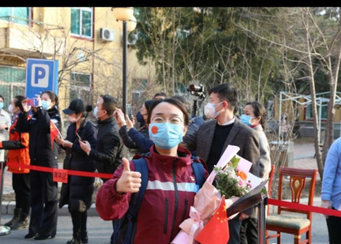 中国疫情感动瞬间外国网友评论（中国抗疫感动外国人）
