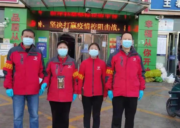 疫情期间志愿者服务照片（疫情志愿者服务照片背影）