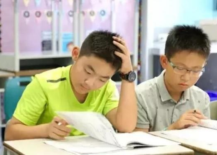 疫情居家上网课视频（疫情期间在家上网课的视频）