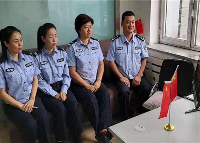 抗击疫情最感人瞬间作文（抗击疫情最令我感动的瞬间800字作文）