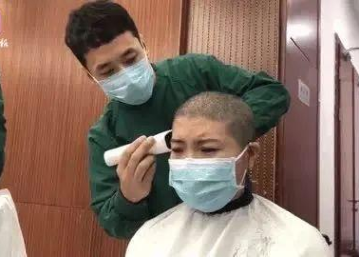 疫情中最让人感动的照片（疫情期间最感动的一张照片）