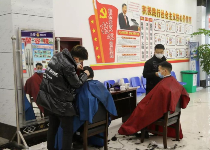 疫情自己在家理发视频短片（疫情自己在家理发视频短片怎么拍）