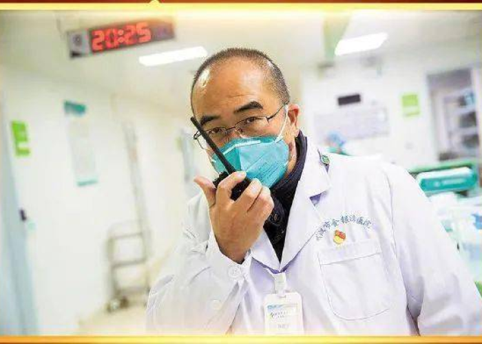 新冠疫情感动人物事迹（新冠疫情感动人物事迹300字）
