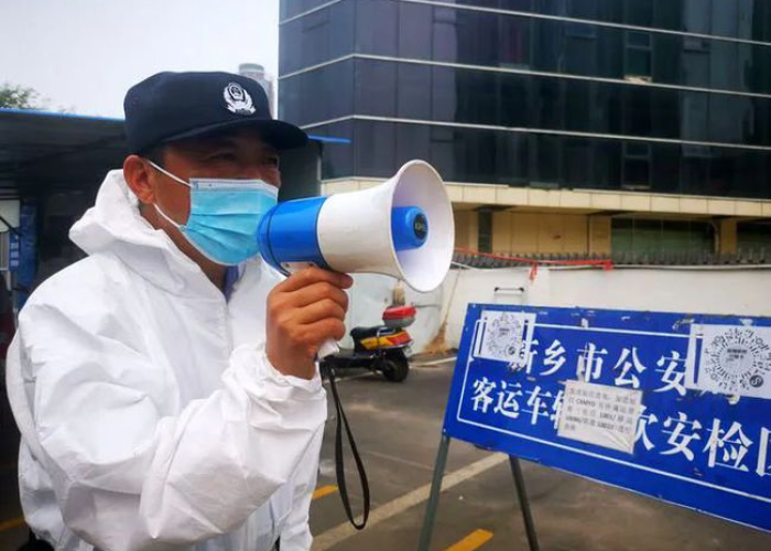 疫情期间带病坚持工作图片（带病坚持抗击疫情）