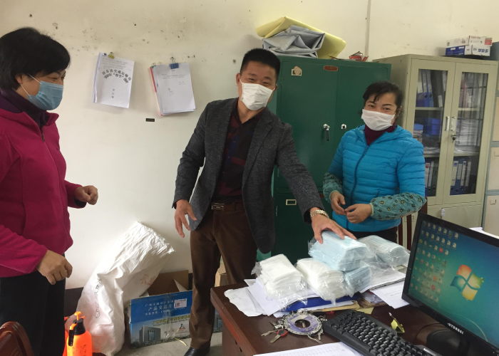 疫情口罩脸图片（疫情口罩照片）