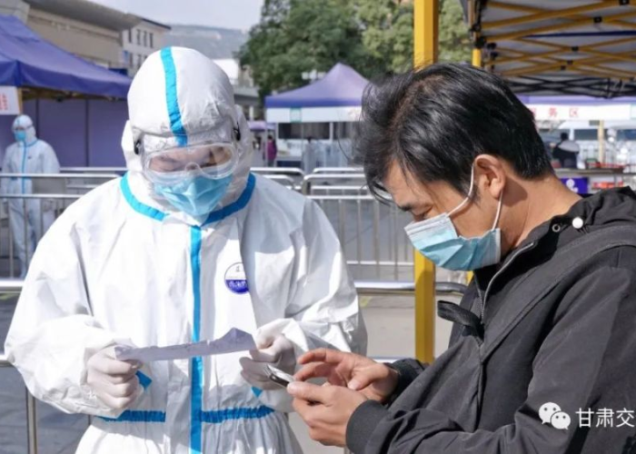 疫情期间感人瞬间剪辑（疫情期间十大感人画面）