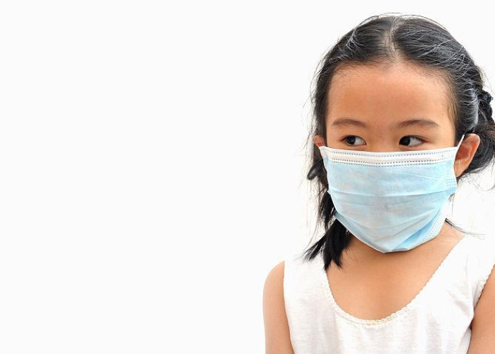 疫情戴口罩的萌娃（疫情戴口罩的小女孩图片）