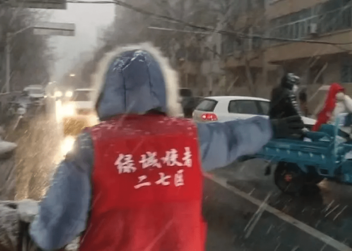 疫情背后的力量（疫情背后的人）