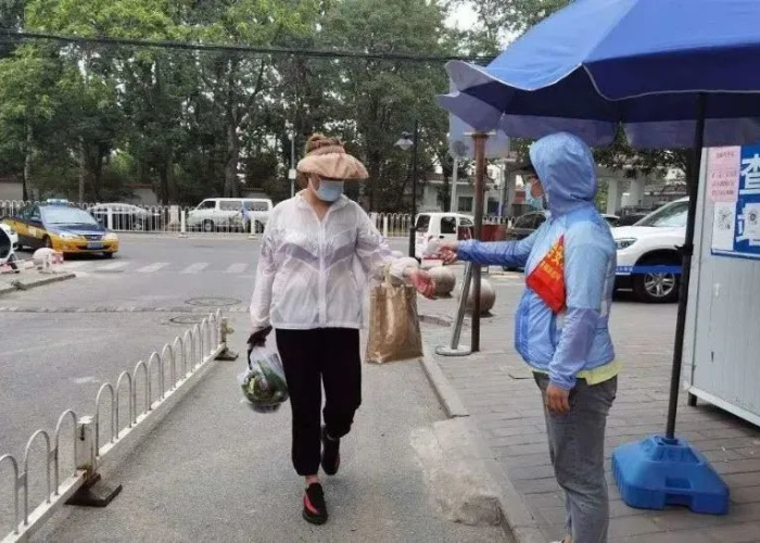 疫情过后街上人来人往（疫情结束后大家都想到外面）