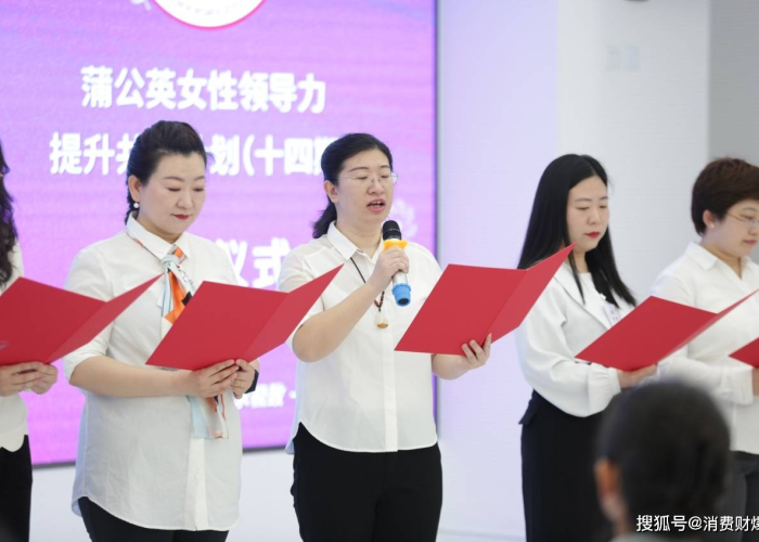 抗击新冠疫情的朗诵稿（新冠抗疫诗朗诵）