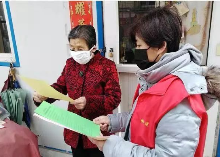 抗击疫情感人瞬间照片（抗击疫情感人瞬间图片）