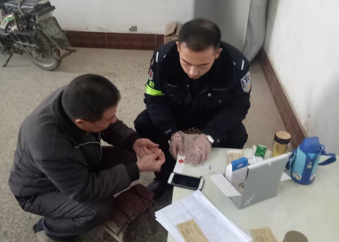 疫情期间坚持在工作岗位的句子（特别是疫情期间 坚持在岗）