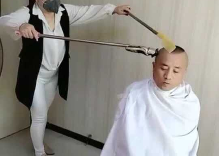 疫情在家理发搞笑视频文案（疫情剪头发的说说）
