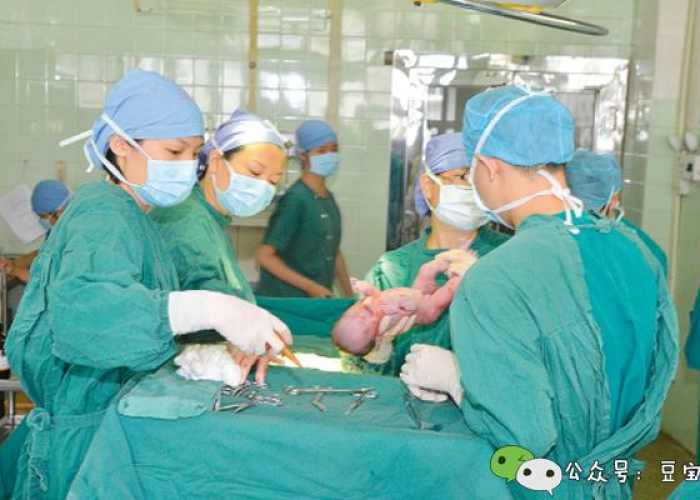 新冠疫情是哪位医生发现的（新冠病毒是哪个医生第一时间发现的）