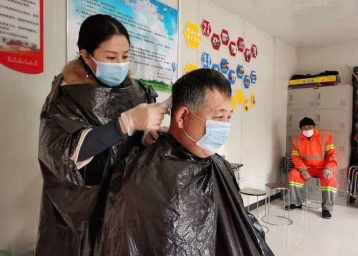疫情期间理发店剪头发语（疫情期间理发店温馨提示怎么写）