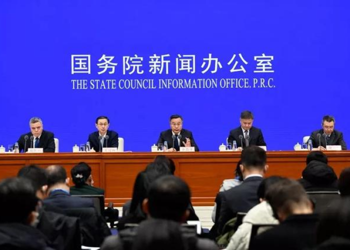 最新发布的有关疫情新闻（最新发布的有关疫情新闻内容）