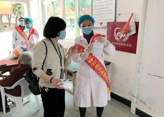 疫情期间白衣天使感人的事例（疫情期间白衣天使感人的事例作文）