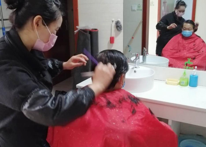 理发师疫情期间理发可以吗（疫情期间的理发师）