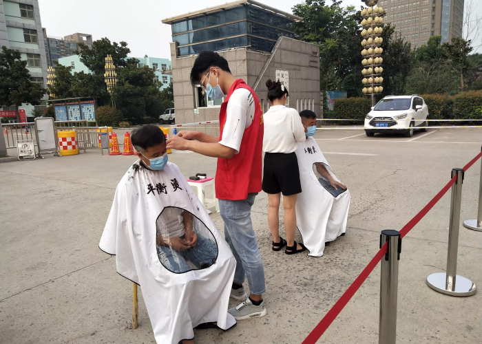 疫情期间理发公告图片（疫情期间理发公告图片高清）