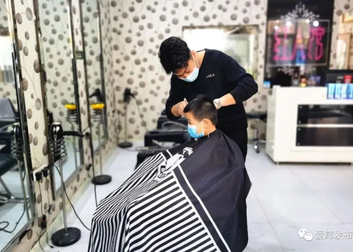 疫情期间理发师上门理发（疫情去理发店安全吗?）