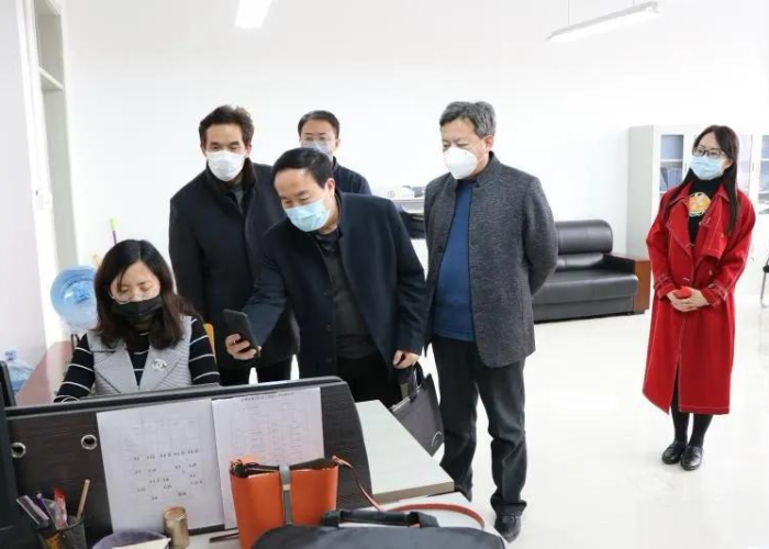 三年疫情语文书（疫情课文三十字）