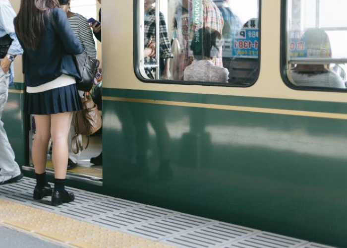 疫情期间孩子不能正常上学（孩子因为疫情不能上学一直在家家长快崩溃了）