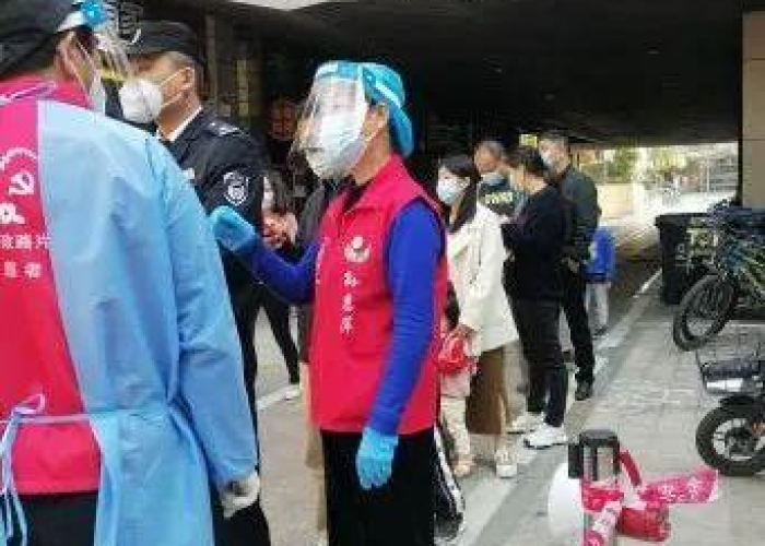疫情防控社区志愿者突出表现（志愿者疫情防控现实表现）