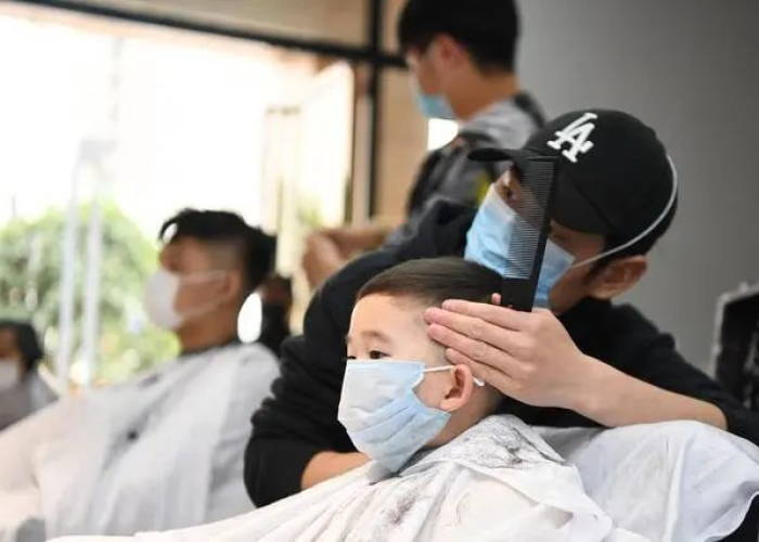 疫情期间给自己理发视频（疫情期间自己理发说说）