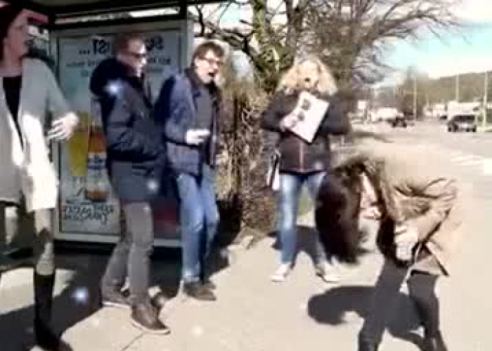 外国人看中国疫情期间搞笑视频（老外看中国疫情搞笑视频）