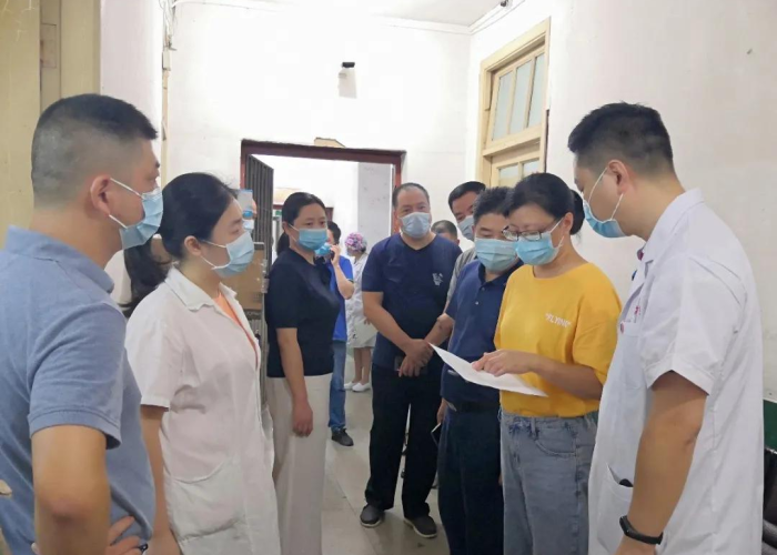 新冠疫情是谁发现的名字叫什么（新冠肺炎疫情是谁发现的）