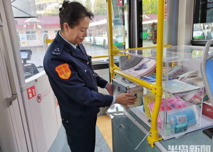 疫情下仍然坚持工作的劳动者（疫情期间坚持在工作岗位的人）