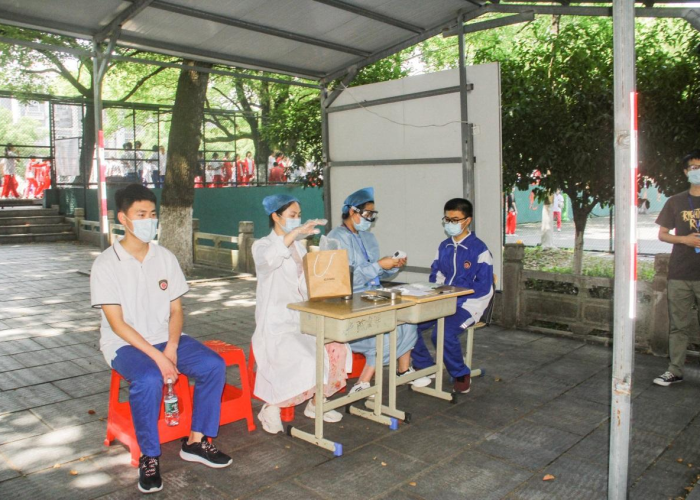 疫情高峰期孩子要不要上学（2021年疫情孩子能上学吗）