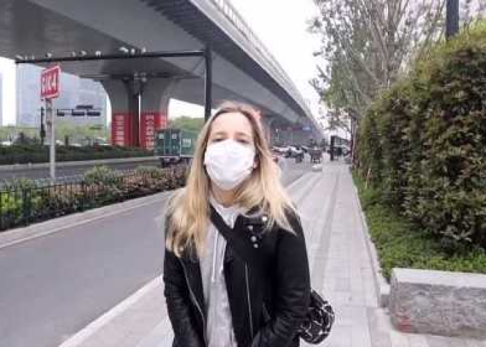 外国人看中国疫情感人视频（外国人看中国抗疫反应视频）