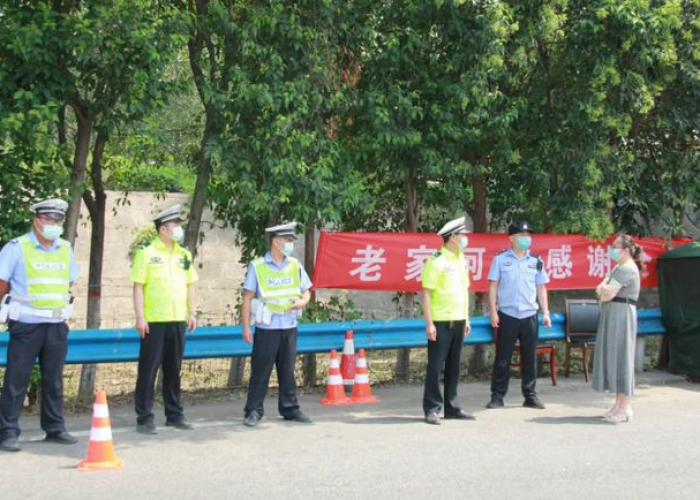 三年疫情感人瞬间高速路口（疫情高速路口感人的故事）