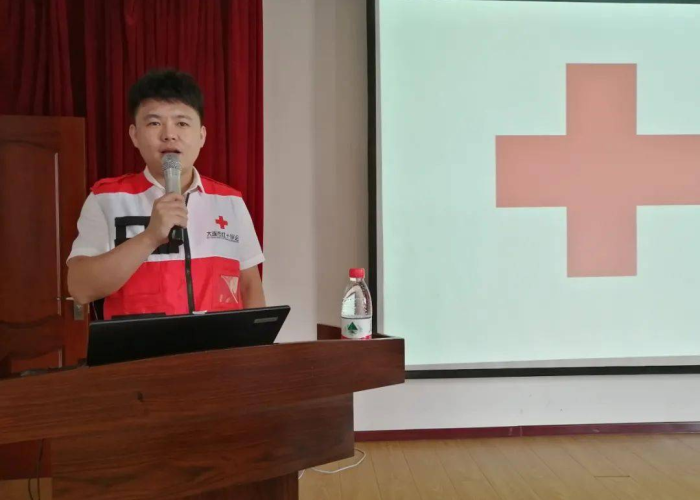 疫情中的红十字志愿者（红十字会抗疫情事迹）