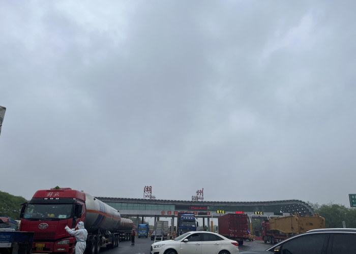 疫情防控一线人员是指（疫情防控一线如何界定）