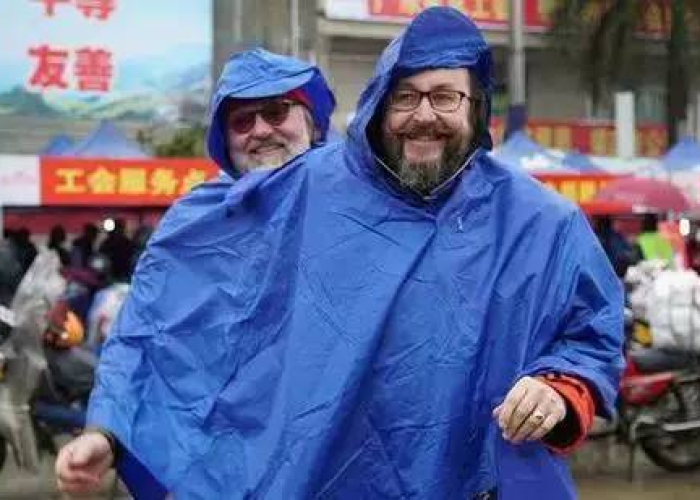 外国人看中国抗击疫情视频哭了（外国人看中国抗击疫情视频哭了怎么办）
