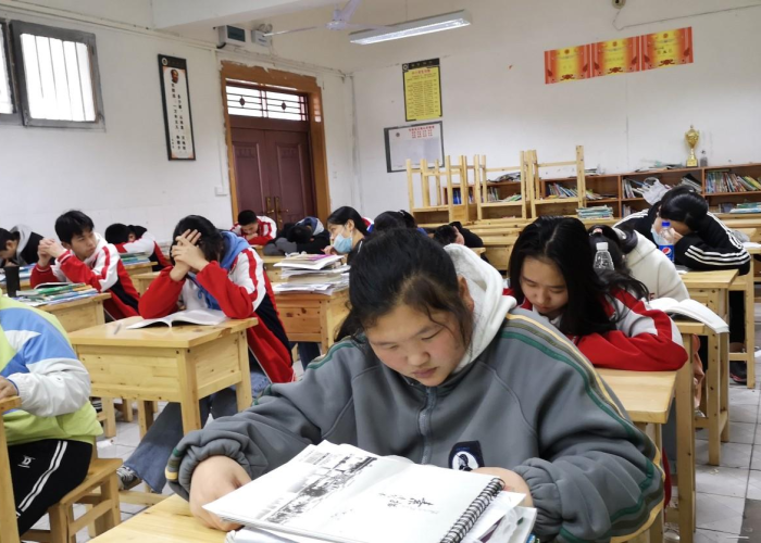 疫情期间防控英语作文（英语疫情防控作文80～90词带翻译）