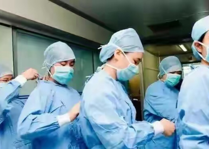 疫情期间的英雄事迹作文（疫情期间的英雄人物及感人作文故事）