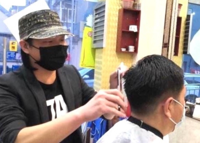 疫情在家剪头发文案（疫情在家剪头发文案搞笑）