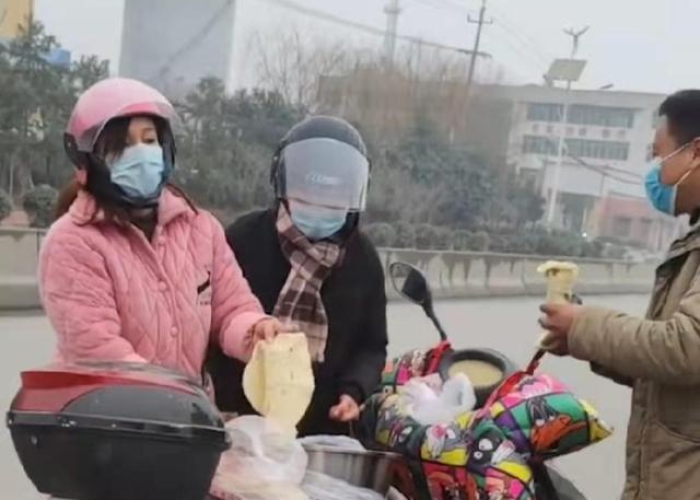 关于疫情温暖人心的案例分析（关于疫情的温暖事迹作文）