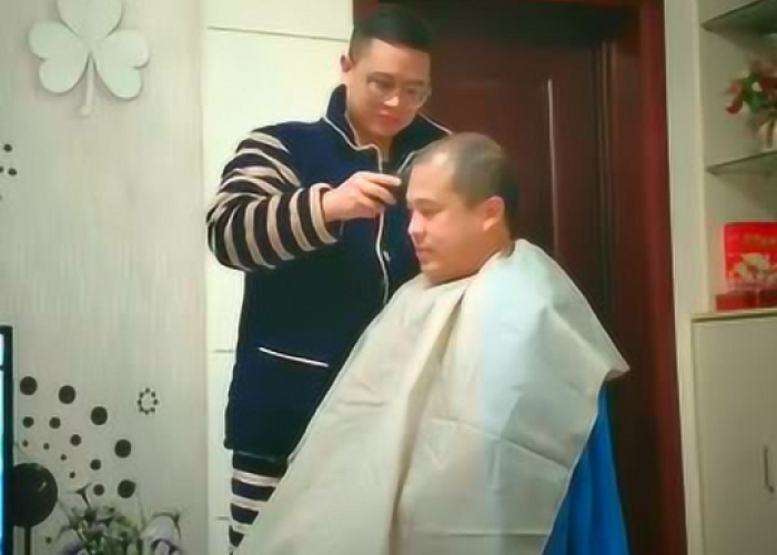 疫情自己理发教程男（疫情在家剃光头）