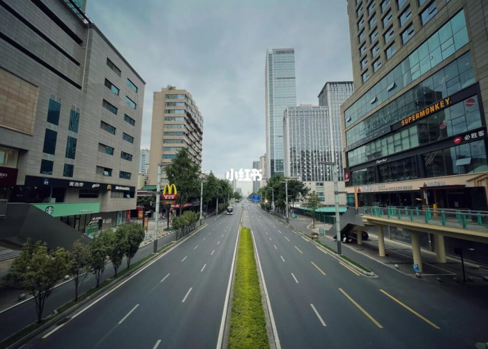 成都疫情期间大街空荡荡（疫情下的成都街头）