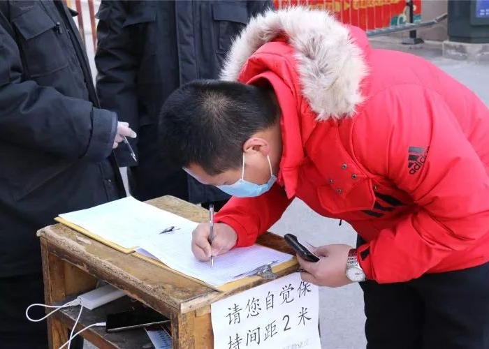 疫情三年感人瞬间（疫情中三则最感人的故事）