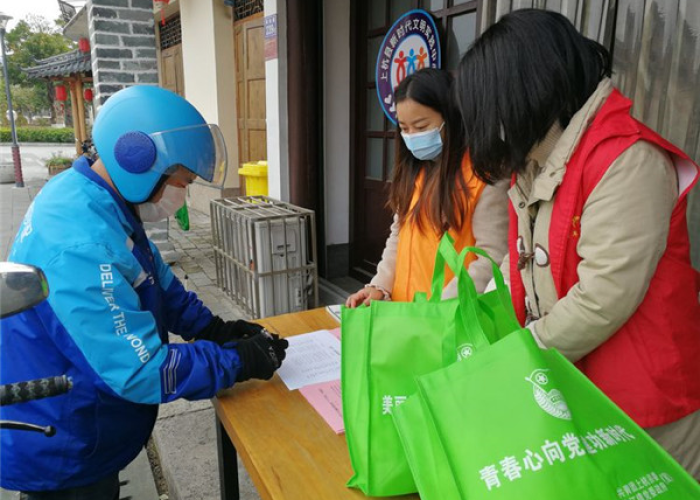 疫情中温暖人心（疫情中的暖）