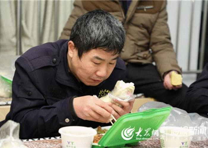疫情明星感动落泪视频（疫情明星感动落泪视频大全）