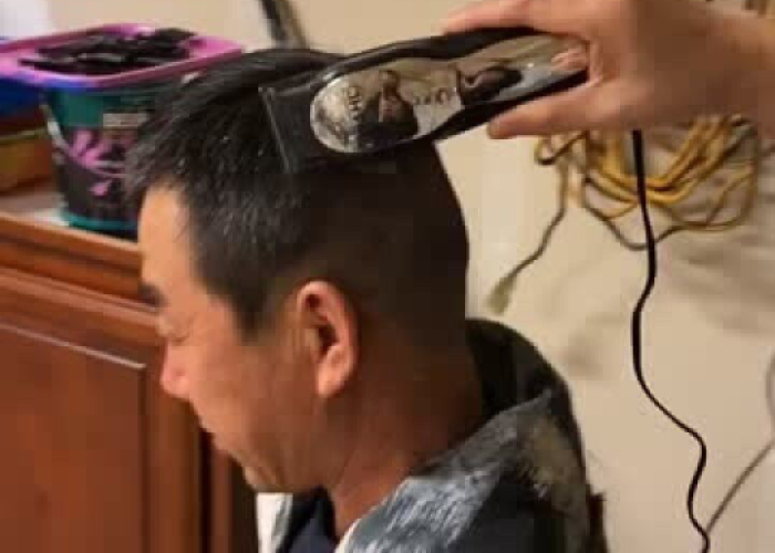 疫情在家剪头发男发型（疫情在家理发）