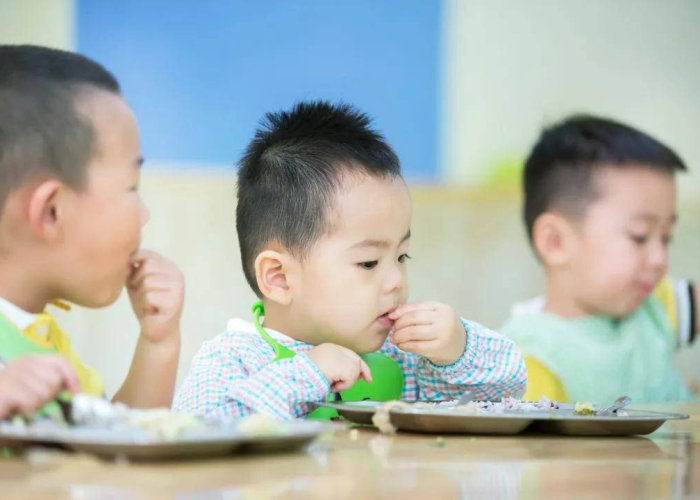 疫情期间小朋友想上学（疫情期间孩子上幼儿园合适吗）