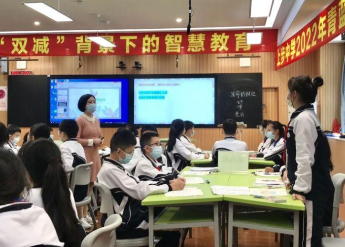 关于新冠疫情的英语情景剧（防控疫情英语情景剧）