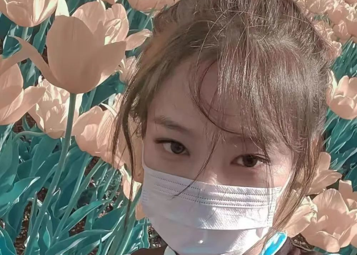疫情戴口罩的女生头像（疫情期间戴口罩的美女照片）